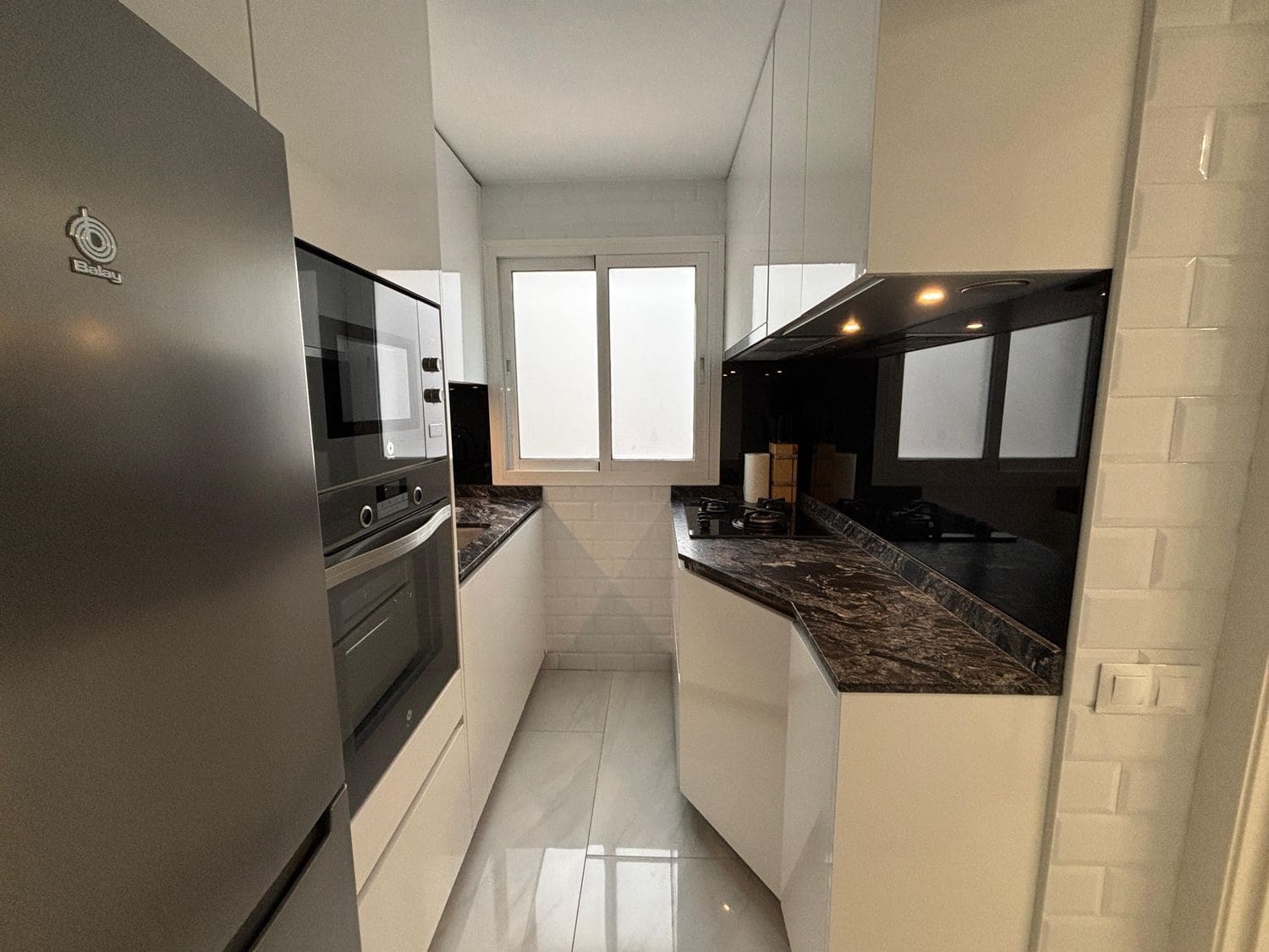 Apartamento de 3 habitaciones en New Golden Mile en alquiler con piscina garaje - 1.390 € (Ref: 9470356)