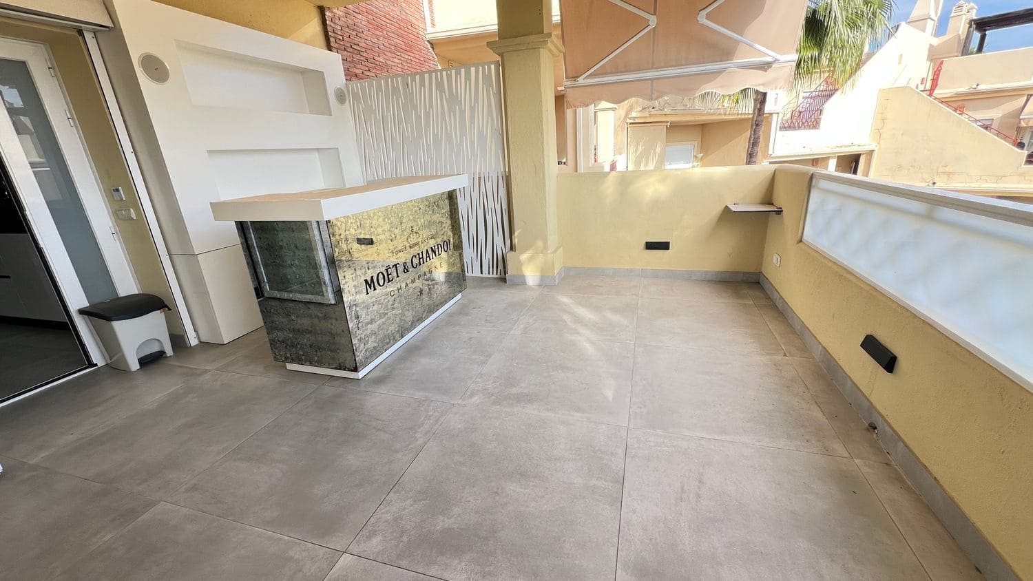 Apartamento de 2 habitaciones en Bel-Air en alquiler con piscina garaje - 2.000 € (Ref: 9470357)