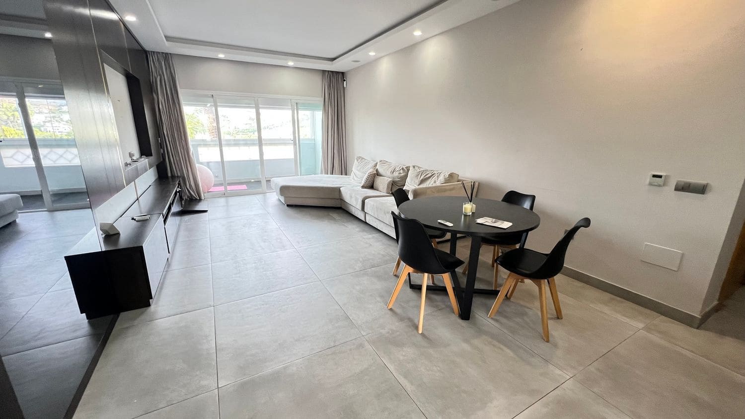 Apartamento de 2 habitaciones en Bel-Air en alquiler con piscina garaje - 2.000 € (Ref: 9470357)