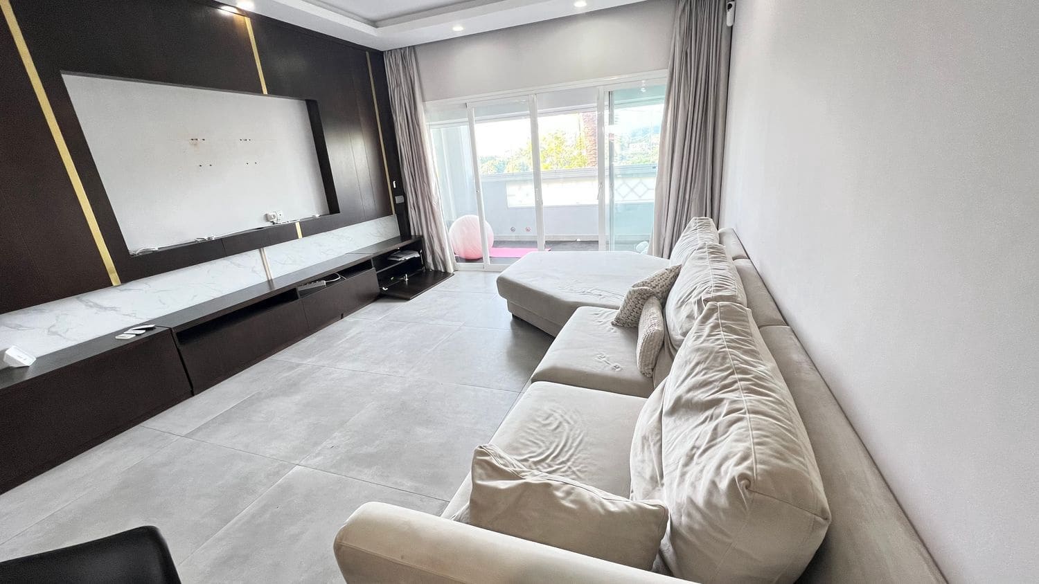 Apartamento de 2 habitaciones en Bel-Air en alquiler con piscina garaje - 2.000 € (Ref: 9470357)