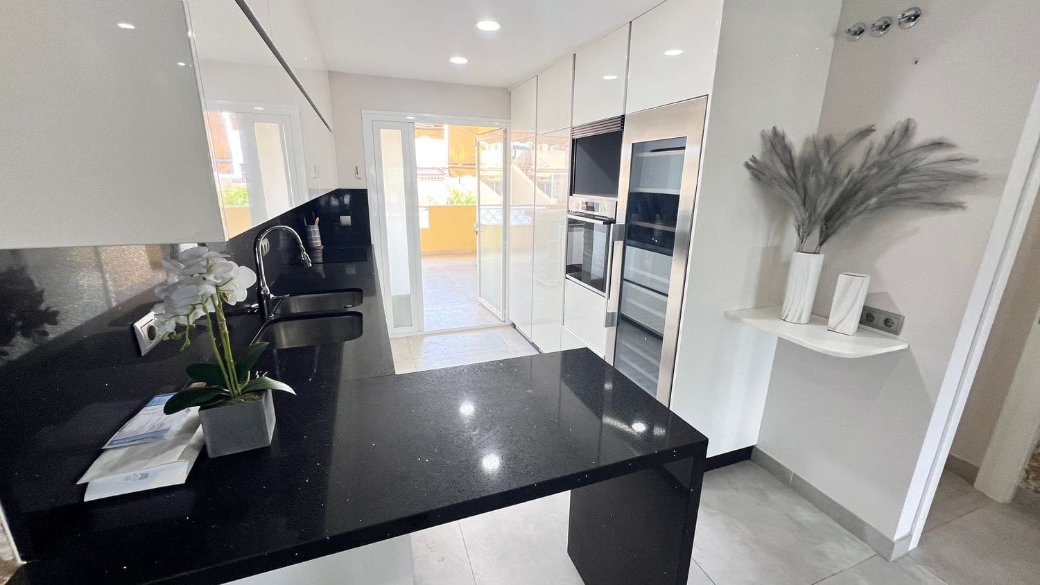 Apartamento de 2 habitaciones en Bel-Air en alquiler con piscina garaje - 2.000 € (Ref: 9470357)