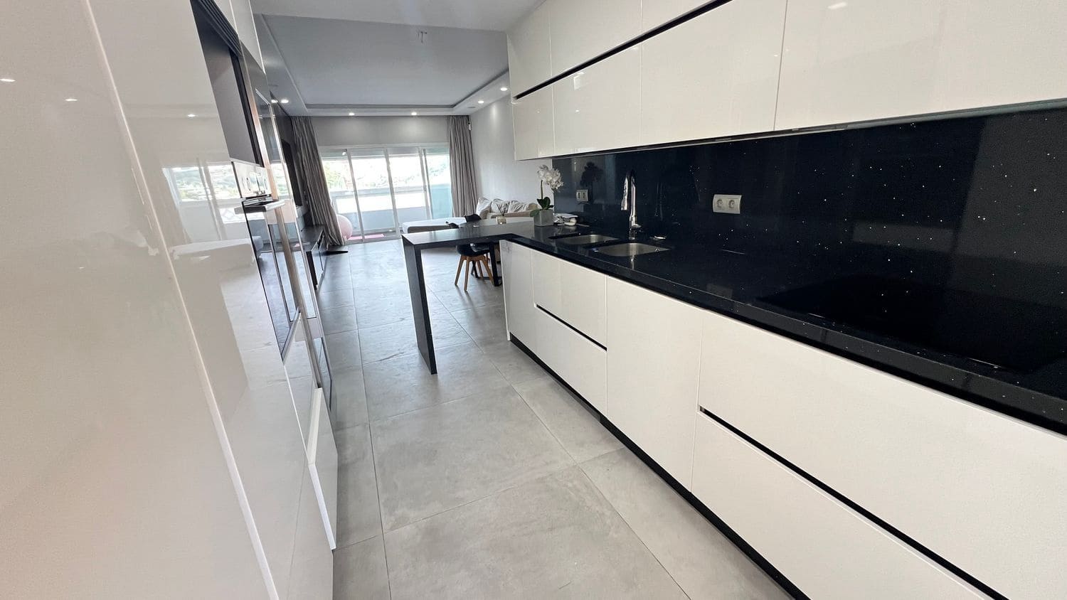 Apartamento de 2 habitaciones en Bel-Air en alquiler con piscina garaje - 2.000 € (Ref: 9470357)