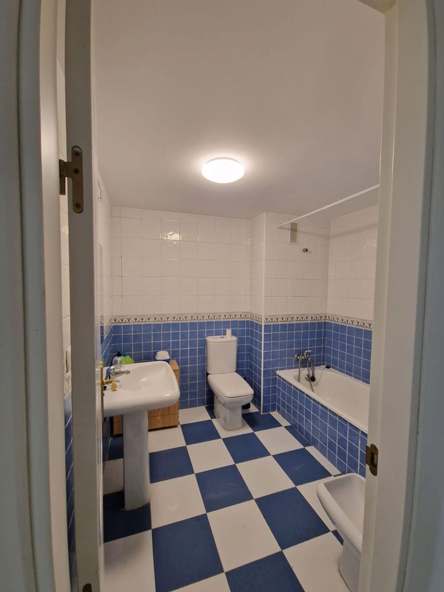 2 bedroom Apartment for rent in La Reserva with pool garage - € 1,450 (Ref: 9481682)