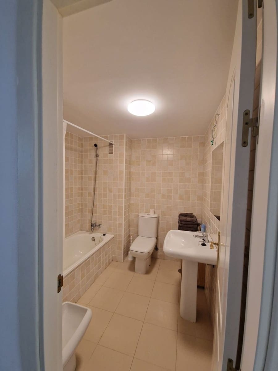 2 bedroom Apartment for rent in La Reserva with pool garage - € 1,450 (Ref: 9481682)