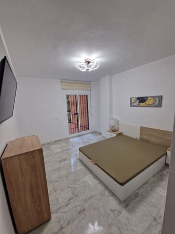 2 soveværelse Lejlighed til leje i La Reserva, Marbella med swimmingpool garage - € 1.450 (Ref: 9481682)