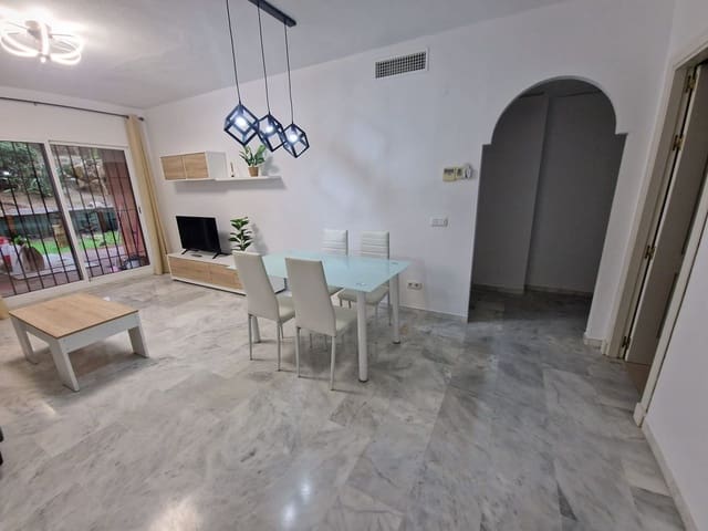 2 soveværelse Lejlighed til leje i La Reserva, Marbella med swimmingpool garage - € 1.450 (Ref: 9481682)