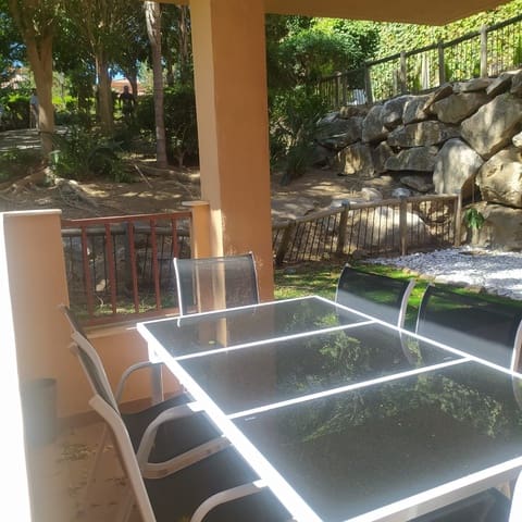 2 soveværelse Lejlighed til leje i La Reserva, Marbella med swimmingpool garage - € 1.450 (Ref: 9481682)