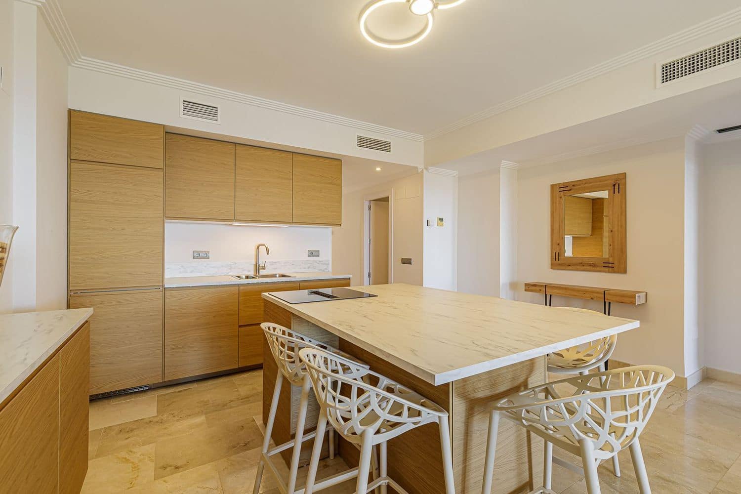 3 bedroom Apartment for rent in Benahavis with pool garage - € 2,800 (Ref: 9496683)