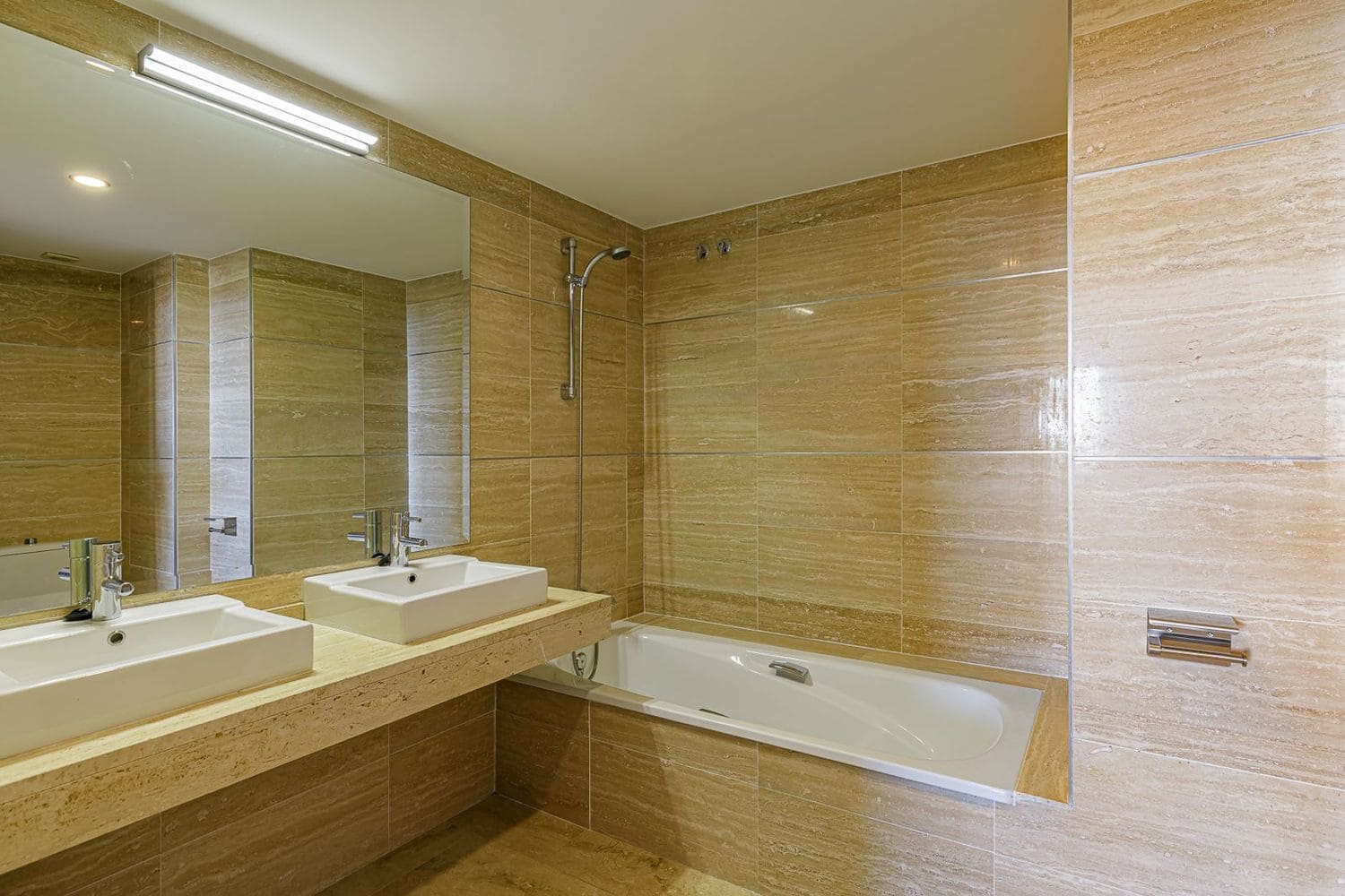 3 bedroom Apartment for rent in Benahavis with pool garage - € 2,800 (Ref: 9496683)