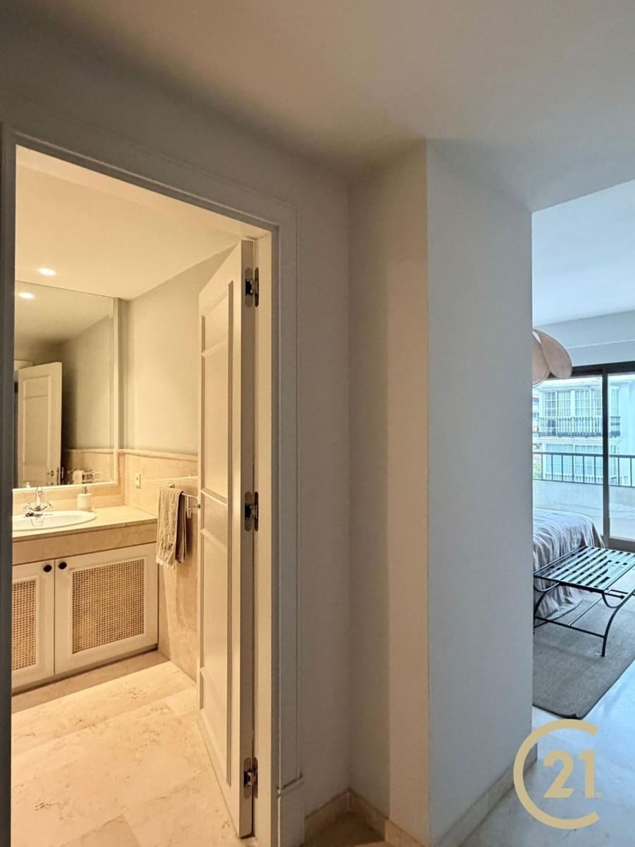 3 bedroom Apartment for rent in Marbella with garage - € 2,500 (Ref: 9503787)