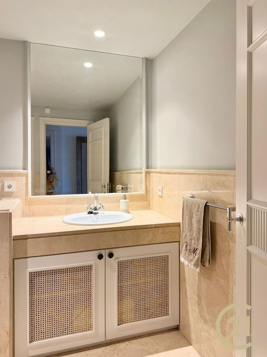 3 bedroom Apartment for rent in Marbella with garage - € 2,500 (Ref: 9503787)