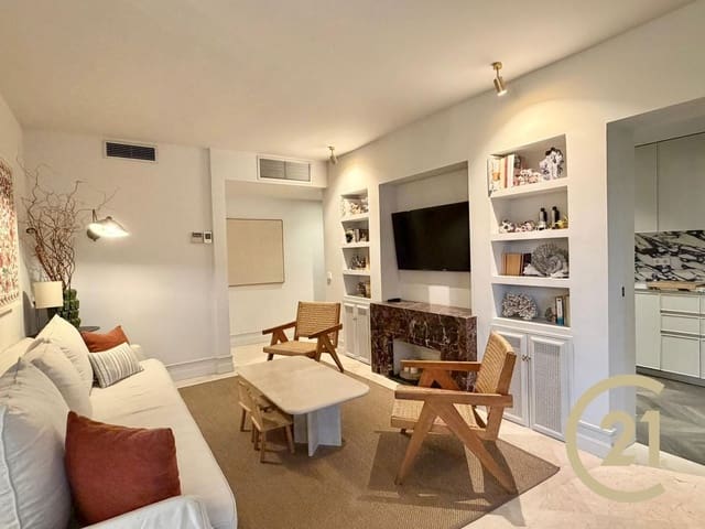 3 bedroom Apartment for rent in Ricardo Soriano, Marbella with garage - € 2,500 (Ref: 9503787)