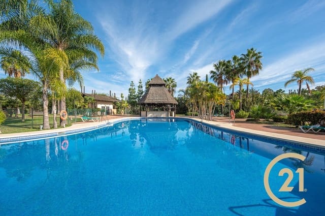 2 makuuhuone Huoneisto myytävänä paikassa El Paraiso, Estepona mukana uima-altaan 
autotalli - 325 000 € (Ref: 9551023)