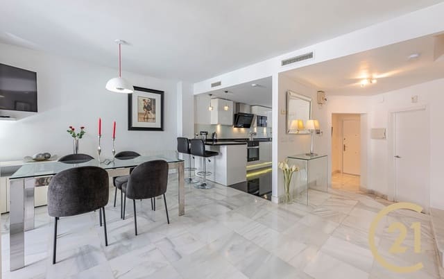 4 soveværelse Byhus til leje i La Dama de Noche - La Alzambra, Marbella med swimmingpool garage - € 3.000 (Ref: 9551024)