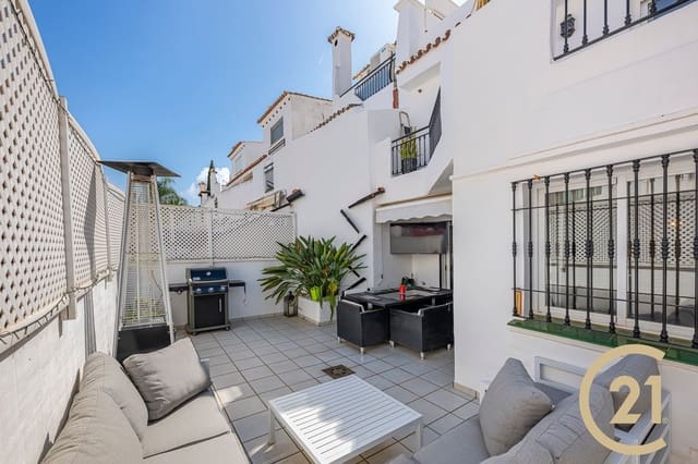 4 soveværelse Byhus til leje i La Dama de Noche - La Alzambra, Marbella med swimmingpool garage - € 3.000 (Ref: 9551024)