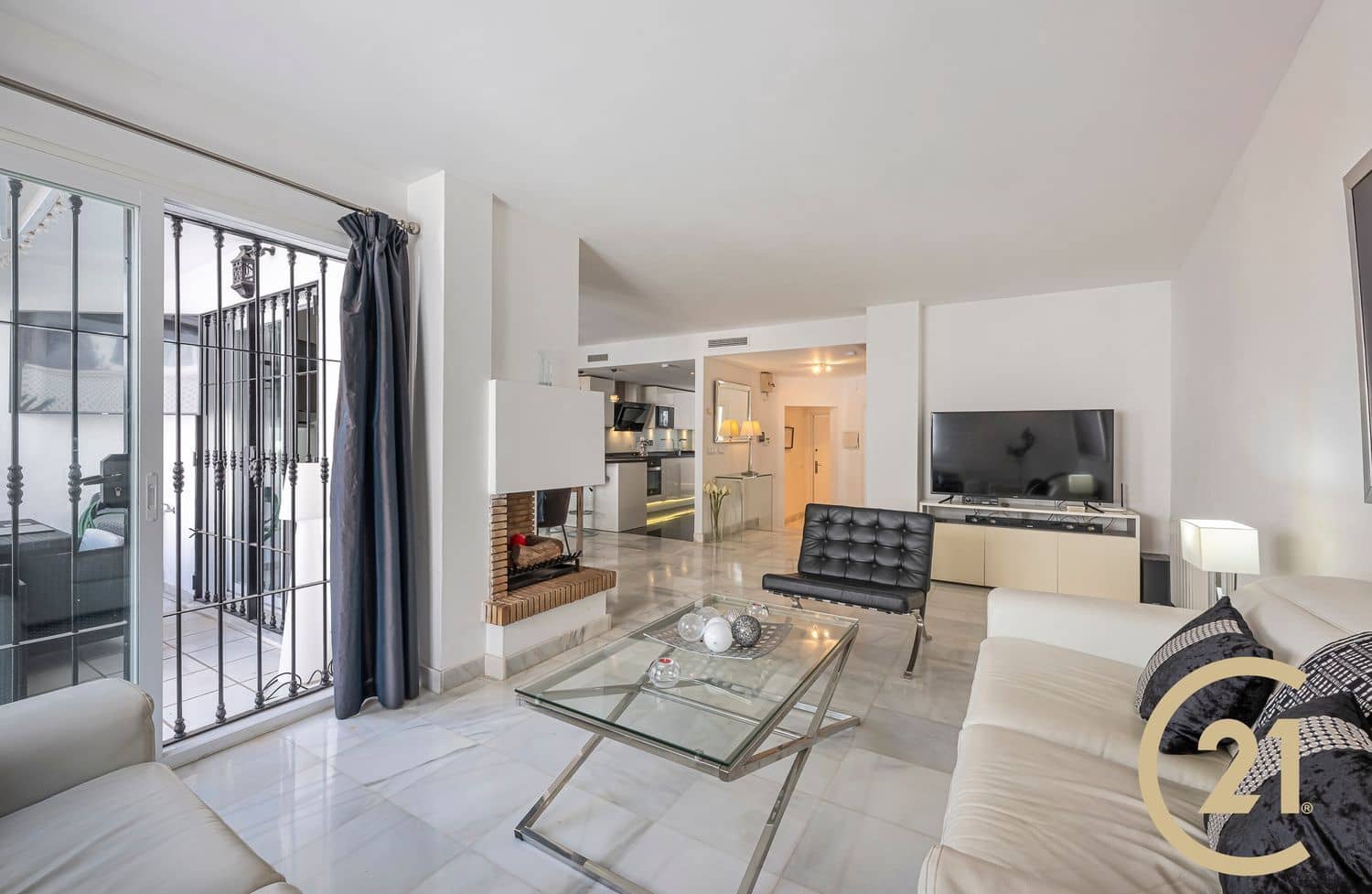 4 soveværelse Byhus til leje i Nueva Andalucia med swimmingpool garage - € 3.000 (Ref: 9551024)