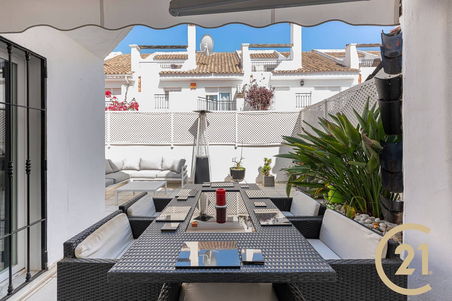 4 soveværelse Byhus til leje i Nueva Andalucia med swimmingpool garage - € 3.000 (Ref: 9551024)