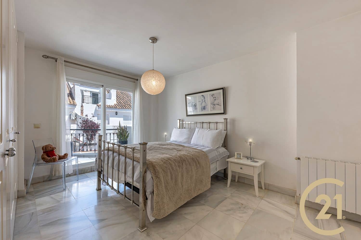 4 soveværelse Byhus til leje i Nueva Andalucia med swimmingpool garage - € 3.000 (Ref: 9551024)