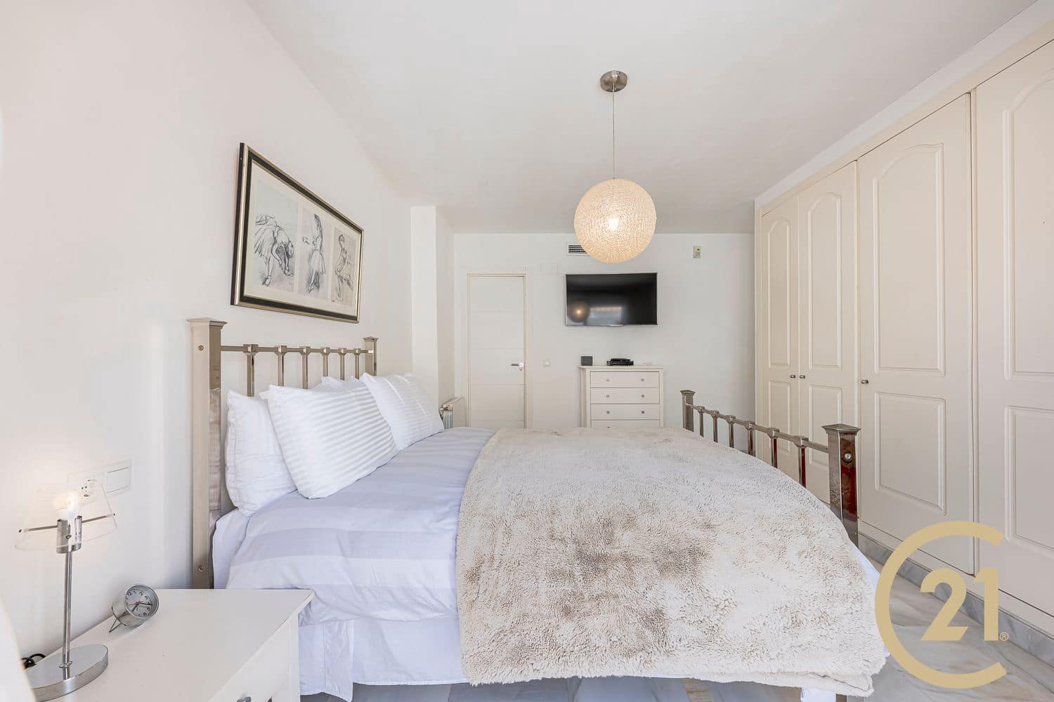 4 soveværelse Byhus til leje i Nueva Andalucia med swimmingpool garage - € 3.000 (Ref: 9551024)