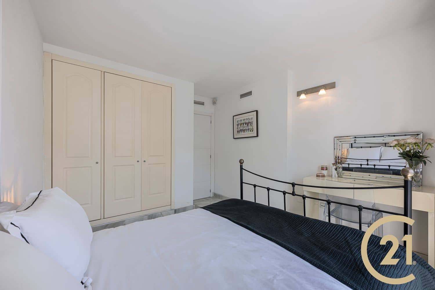 4 soveværelse Byhus til leje i Nueva Andalucia med swimmingpool garage - € 3.000 (Ref: 9551024)