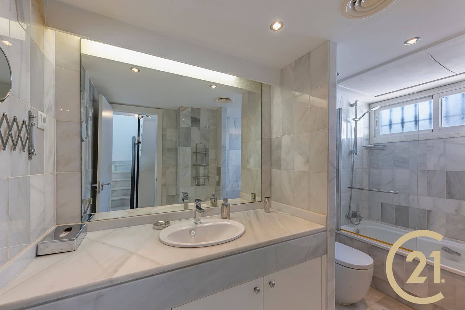 4 soveværelse Byhus til leje i Nueva Andalucia med swimmingpool garage - € 3.000 (Ref: 9551024)