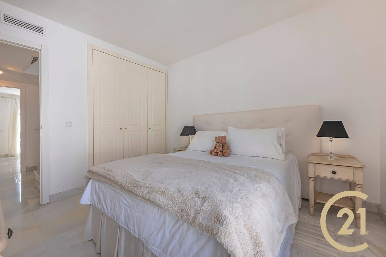 4 soveværelse Byhus til leje i Nueva Andalucia med swimmingpool garage - € 3.000 (Ref: 9551024)