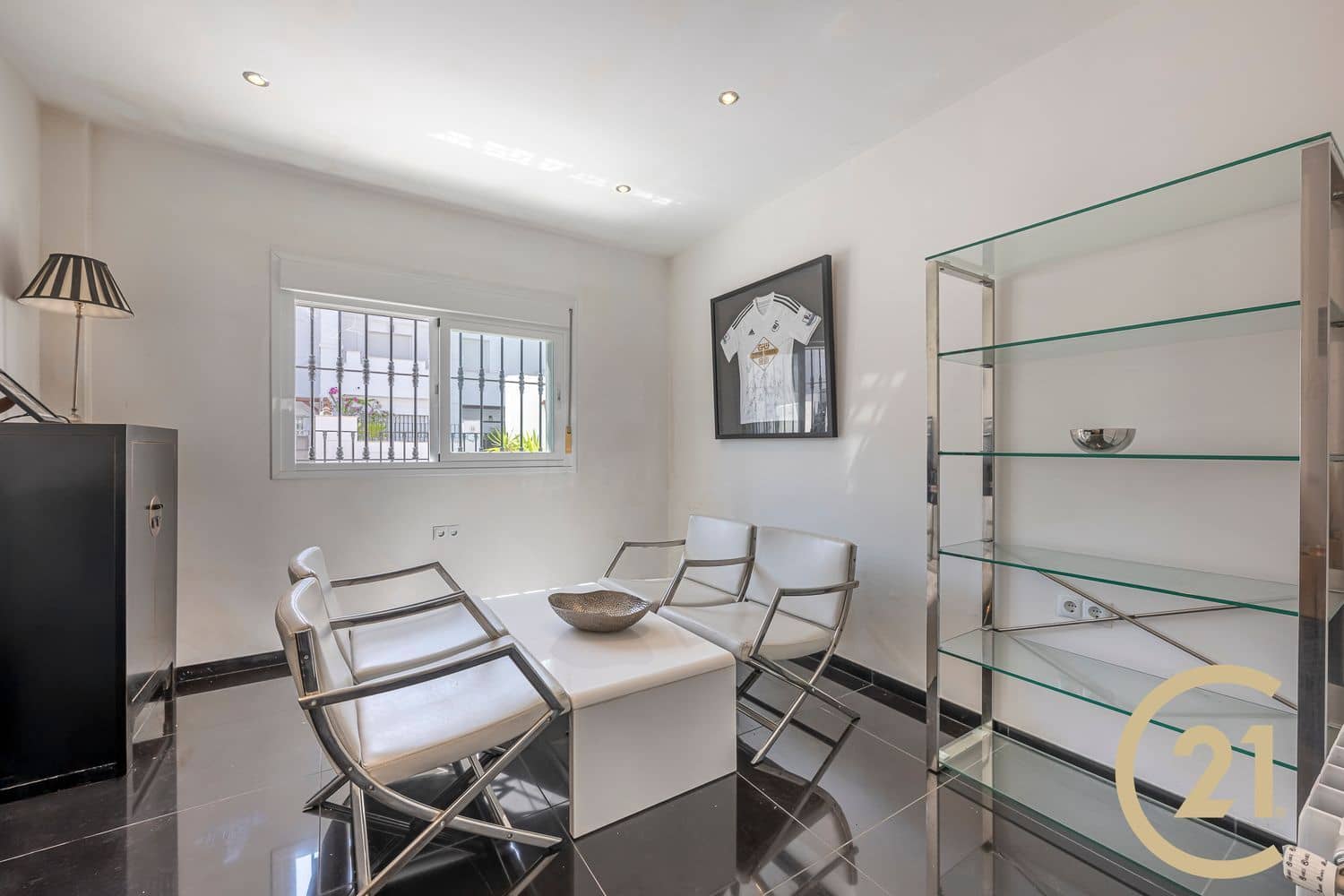 4 soveværelse Byhus til leje i Nueva Andalucia med swimmingpool garage - € 3.000 (Ref: 9551024)