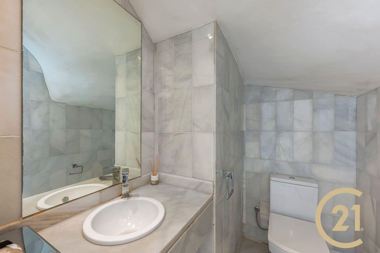 4 soveværelse Byhus til leje i Nueva Andalucia med swimmingpool garage - € 3.000 (Ref: 9551024)