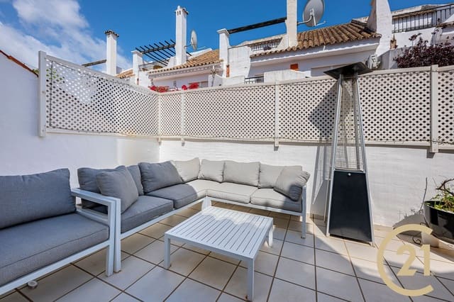 4 soveværelse Byhus til leje i La Dama de Noche - La Alzambra, Marbella med swimmingpool garage - € 3.000 (Ref: 9551024)