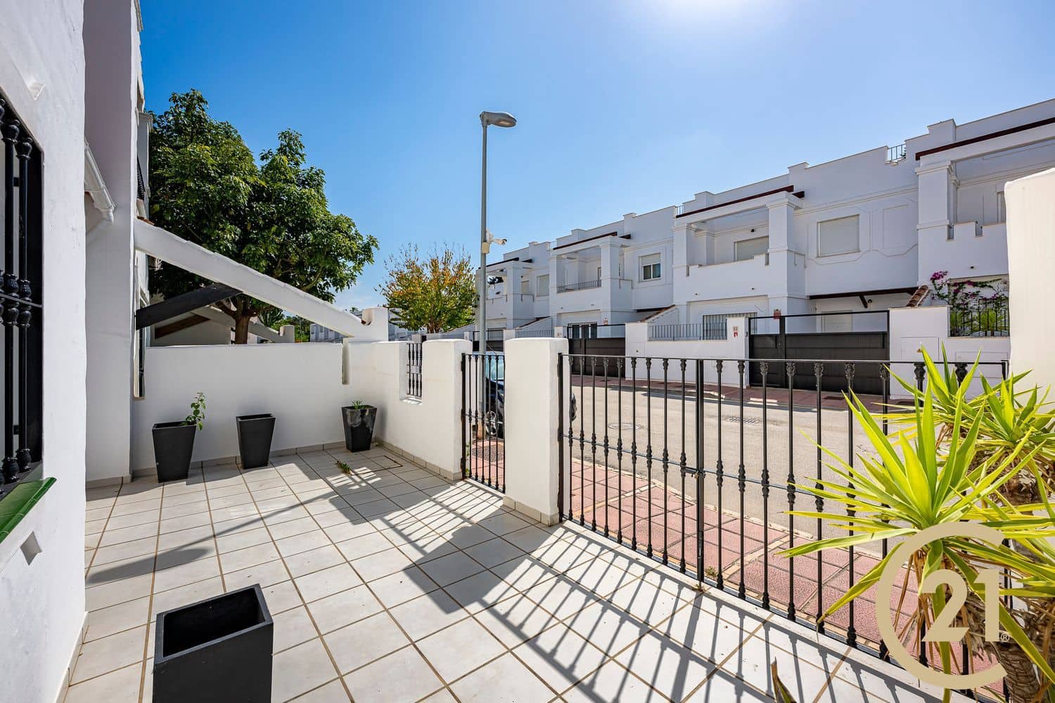 4 soveværelse Byhus til leje i Nueva Andalucia med swimmingpool garage - € 3.000 (Ref: 9551024)