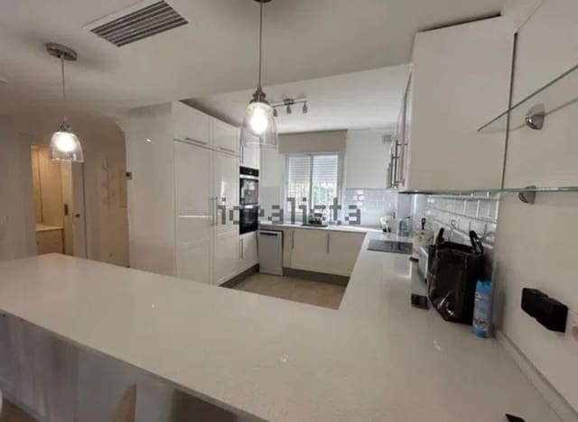 4 soverom Hus til leie i Puerto Banus, Marbella med svømmebasseng garasje - € 4 000 (Ref: 9551025)