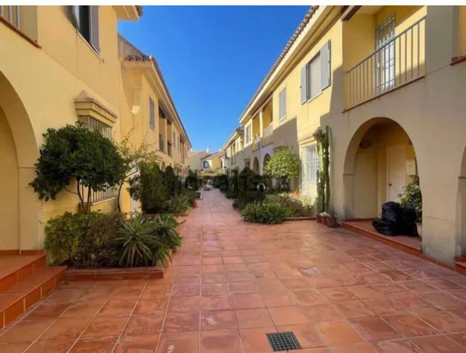 4 makuuhuone Omakotitalo vuokrattavana paikassa Puerto Banus mukana uima-altaan 
autotalli - 4 000 € (Ref: 9551025)