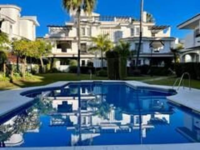 2 quarto Apartamento para arrendar em La Dama de Noche - La Alzambra, Marbella com piscina garagem - 1 900 € (Ref: 9570366)