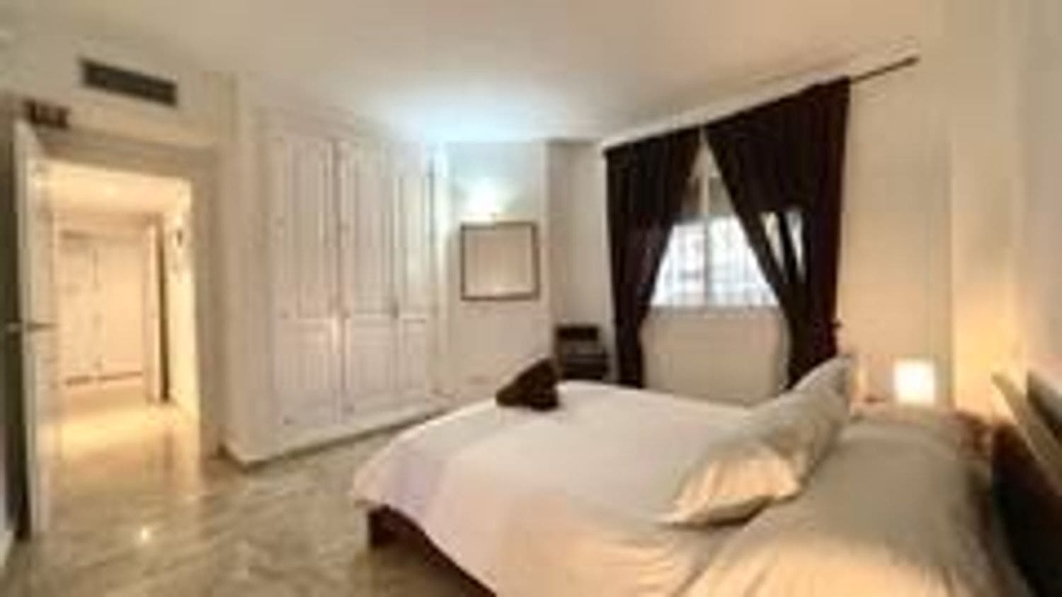 2 bedroom Apartment for rent in Nueva Andalucia with pool garage - € 1,900 (Ref: 9570366)