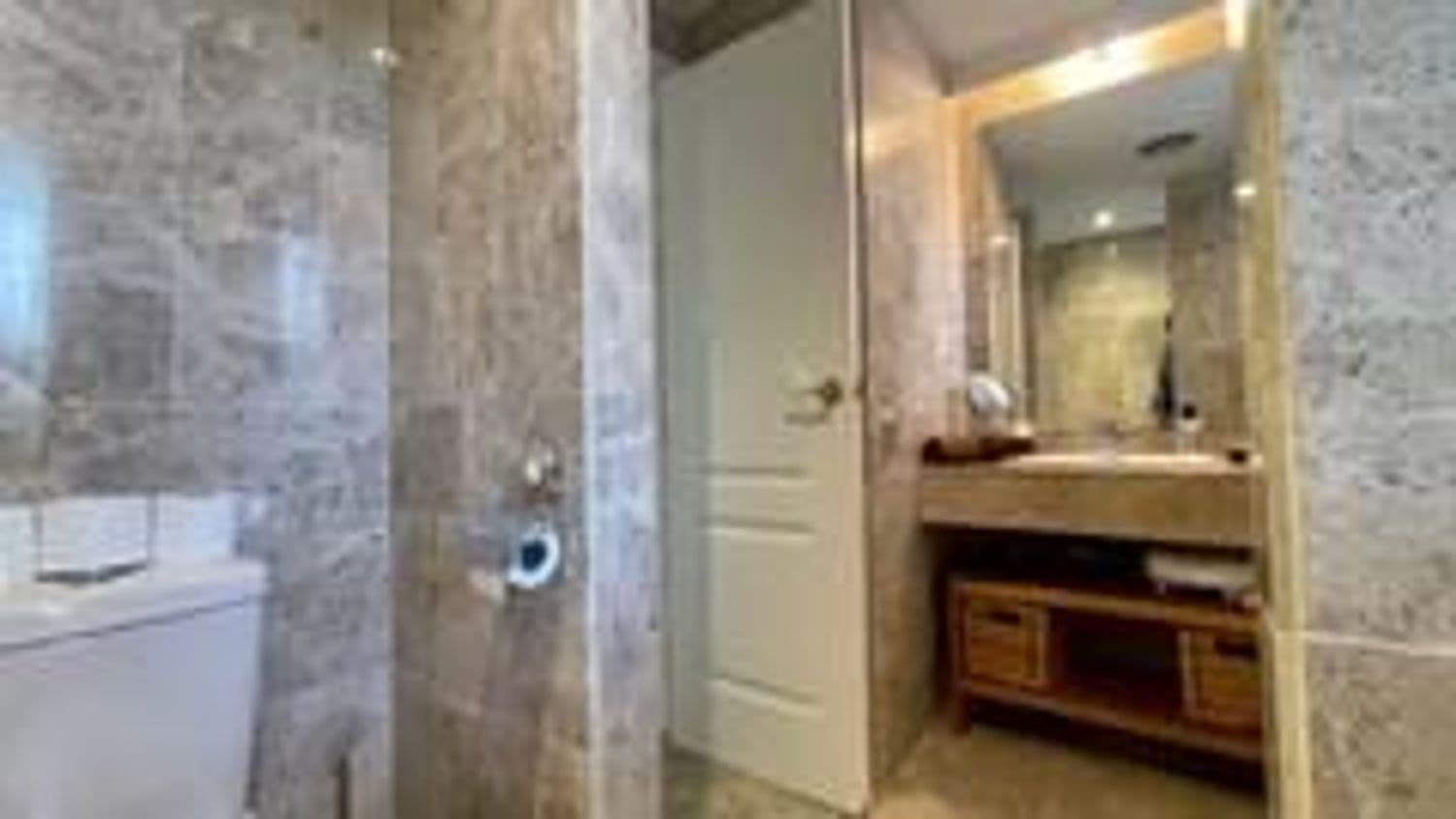 2 bedroom Apartment for rent in Nueva Andalucia with pool garage - € 1,900 (Ref: 9570366)