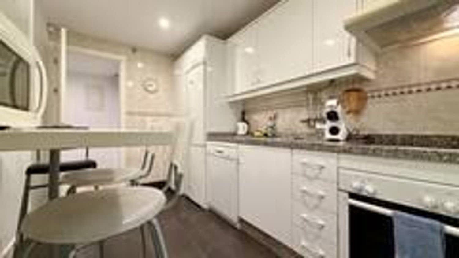 2 bedroom Apartment for rent in Nueva Andalucia with pool garage - € 1,900 (Ref: 9570366)