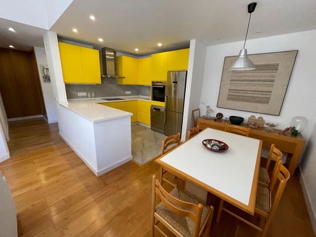 2 soveværelse Lejlighed til leje i El Paraiso, Estepona med swimmingpool garage - € 2.250 (Ref: 9585910)