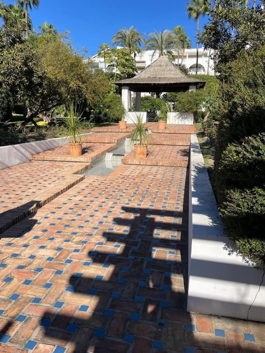 2 soveværelse Lejlighed til leje i El Paraiso med swimmingpool garage - € 2.250 (Ref: 9585910)