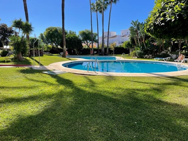 2 soveværelse Lejlighed til leje i El Paraiso, Estepona med swimmingpool garage - € 2.250 (Ref: 9585910)