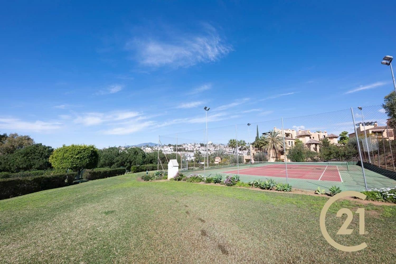 2 sypialnia Apartament na sprzedaż w New Golden Mile z basenem garażem - 259 000 € (Ref: 9598599)