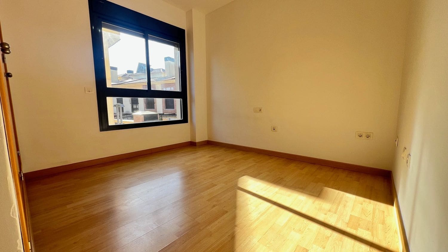 4 bedroom Townhouse for sale in Malaga city with pool garage - € 466,000 (Ref: 9600884)