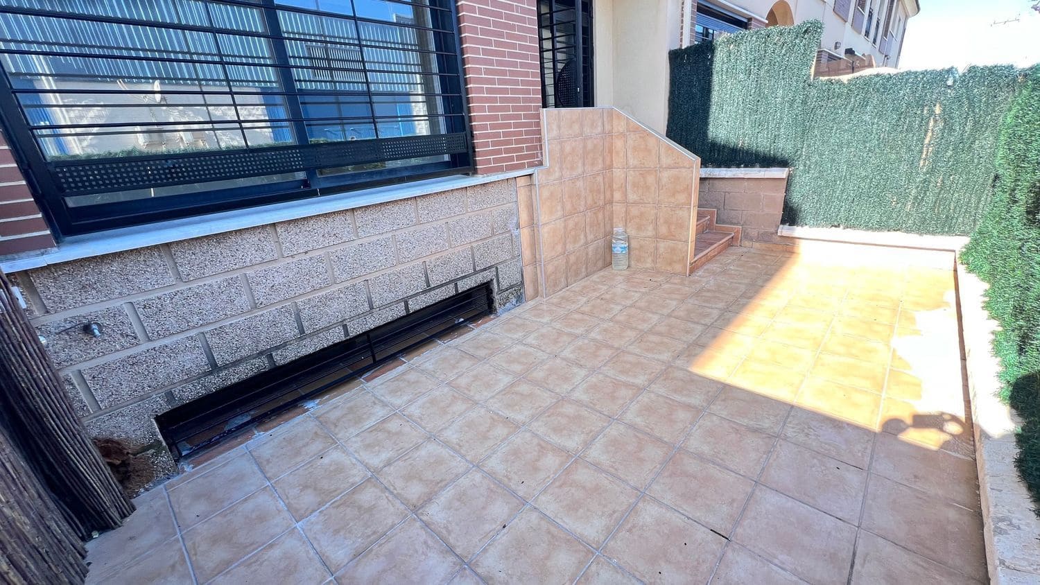 4 bedroom Townhouse for sale in Malaga city with pool garage - € 466,000 (Ref: 9600884)