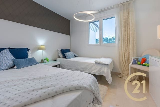 2 soverom Leilighet til salgs i Los Arqueros - Puerto del Almendro, Benahavís med svømmebasseng garasje - € 680 000 (Ref: 9629744)