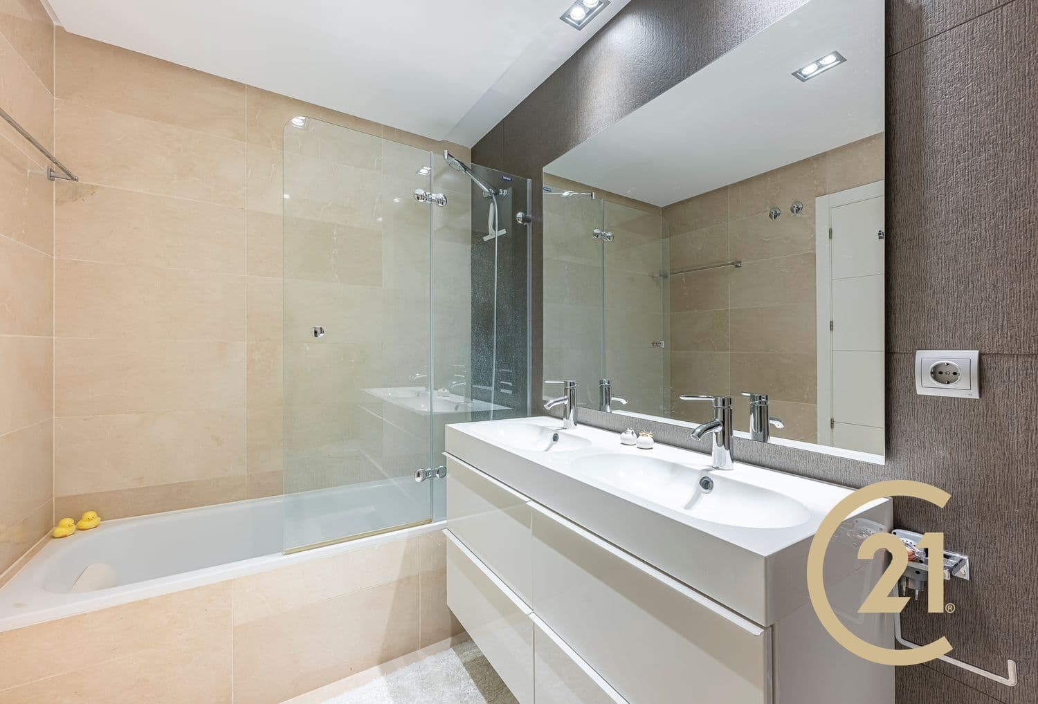 2 soverom Leilighet til salgs i Benahavis med svømmebasseng garasje - € 680 000 (Ref: 9629744)