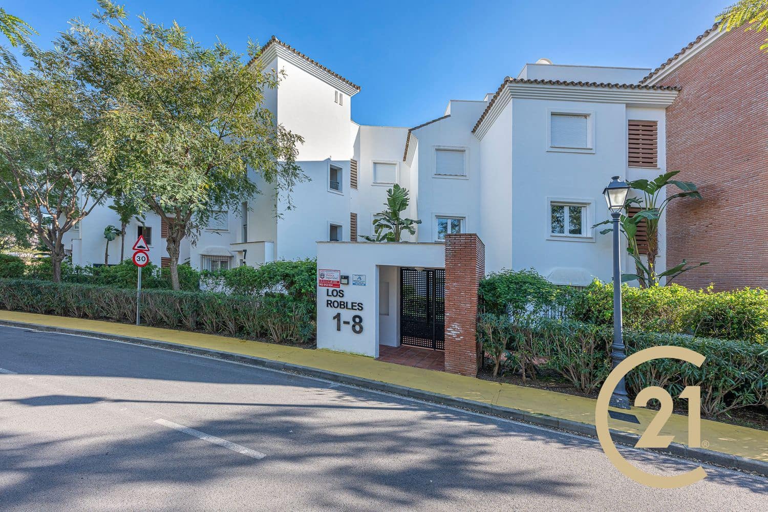 2 soverom Leilighet til salgs i Benahavis med svømmebasseng garasje - € 680 000 (Ref: 9629744)