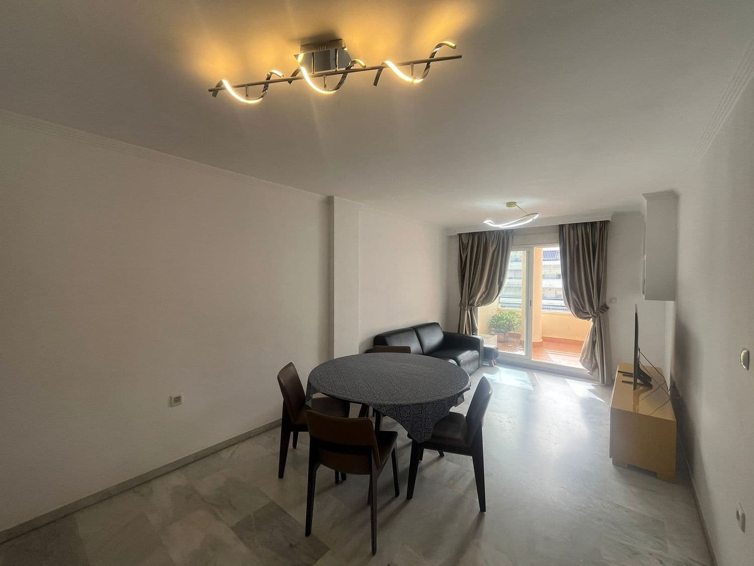 2 quarto Apartamento para arrendar em Marbella com piscina garagem - 1 700 € (Ref: 9658183)