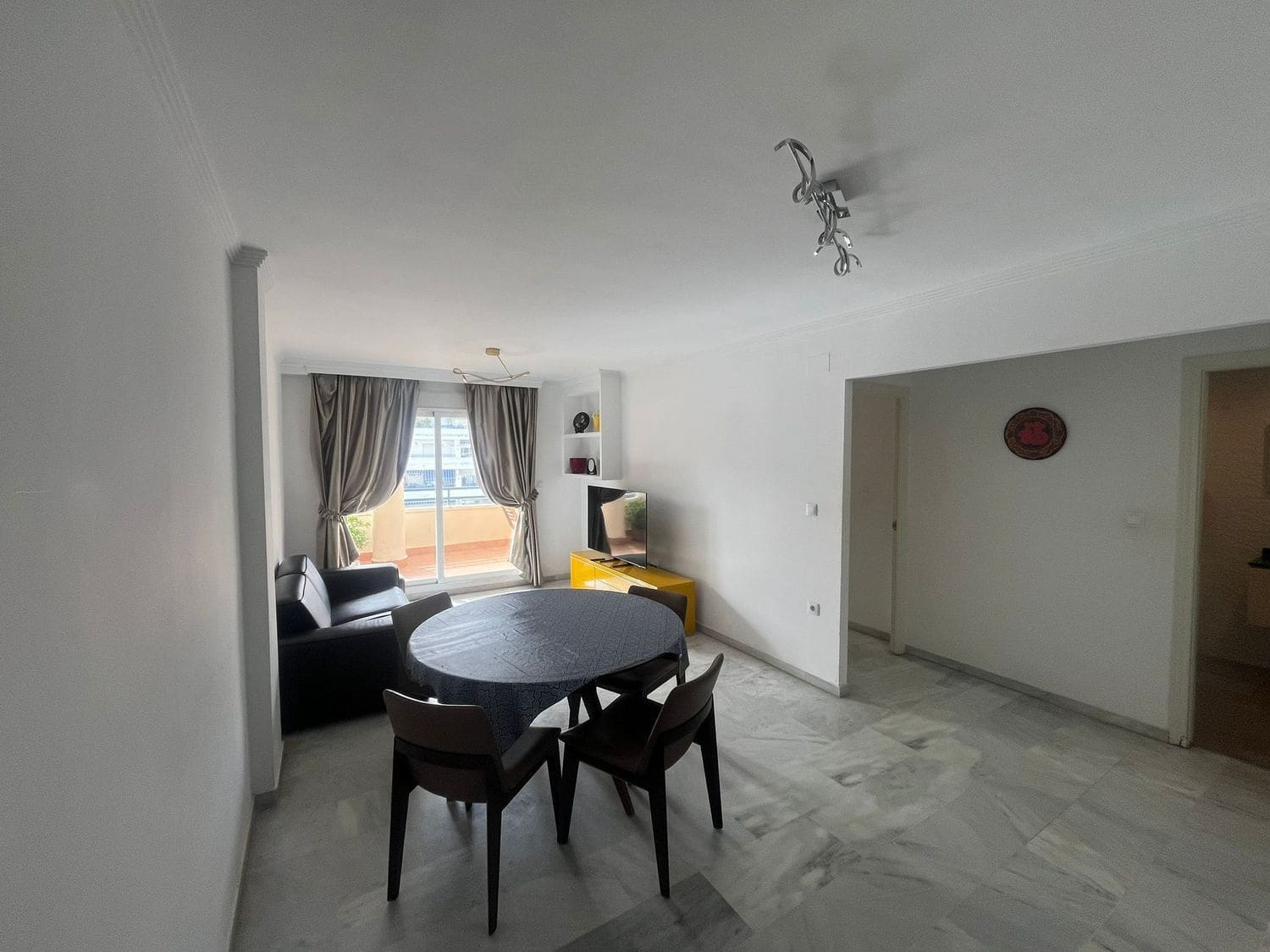 2 quarto Apartamento para arrendar em Marbella com piscina garagem - 1 700 € (Ref: 9658183)