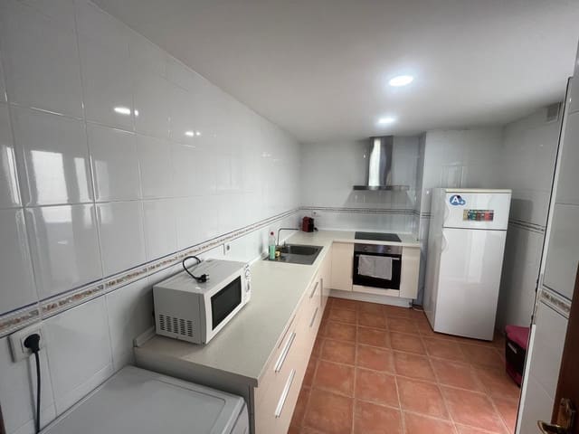 3 quarto Apartamento para arrendar em Los Jardines de Marbella - La Ermita, Marbella com piscina garagem - 2 100 € (Ref: 9690115)