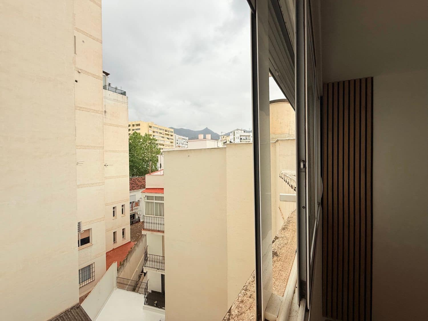 Office for rent in Marbella - € 1,800 (Ref: 9719401)