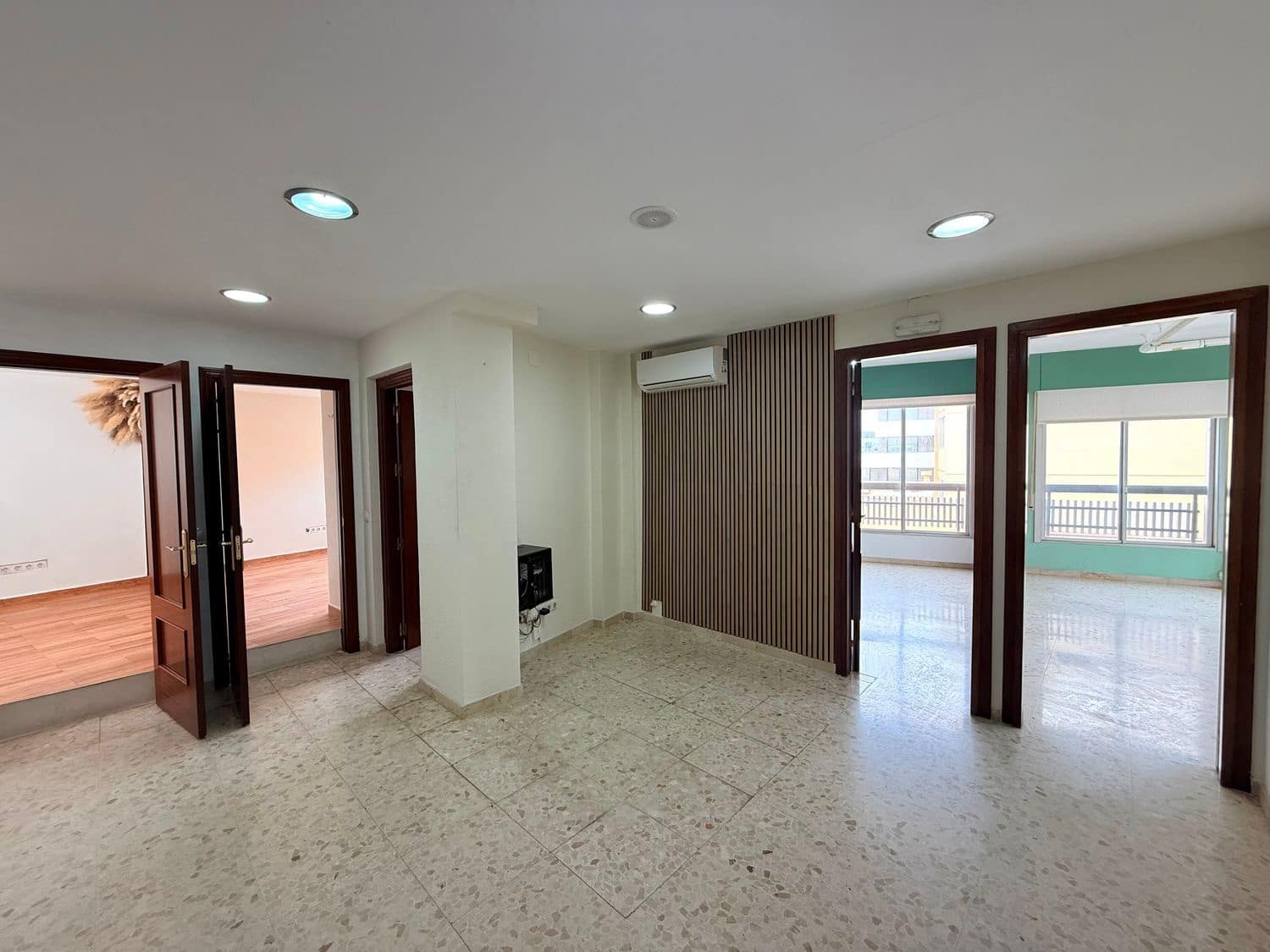 Office for rent in Marbella - € 1,800 (Ref: 9719401)